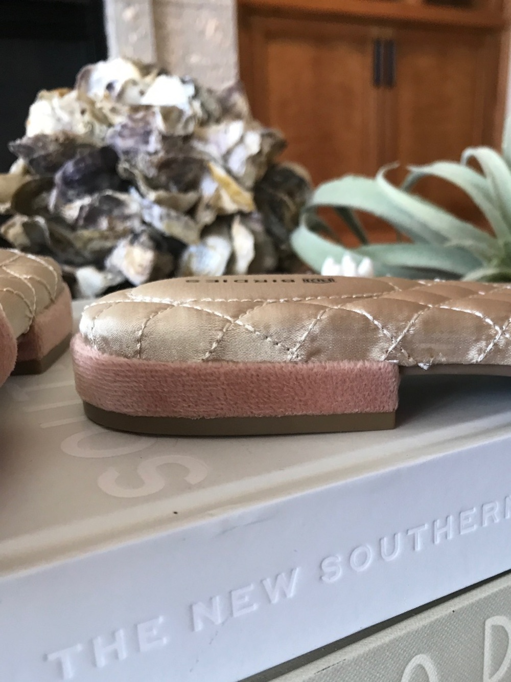 COQUETTE 🔥 BALLETCORE ROMANTIC VINTAGE INSPIRED PINK POM VELVET SLIDE - Picture 14 of 15